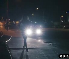 La giovanissima Jillian Janson fa squirting dopo aver scopato un gran stallone