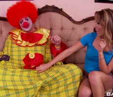 Il clown mi fa uno scherzone bollente