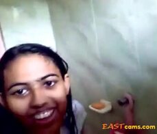 Indian teen in shower with her bf
