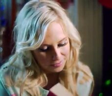 La bionda cecoslovacca scopata a Natale sotto l'albero