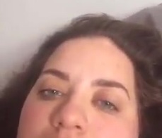 Una donna grassa dilettante condivide i suoi bei momenti