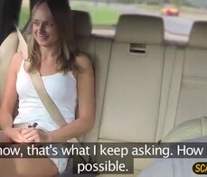 Bella chica paga con sexo al taxista