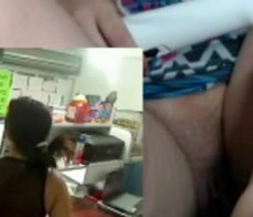 Coño amateur masturbado en una tienda