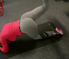 Un culo sodo in palestra