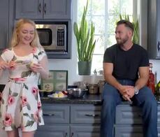 Ragazzina arrapata da pazzi vuole un cazzo