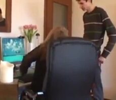 2 oudere vrouwen verleiden jonge man