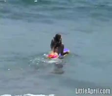 Masturbating bikini teen goes solo