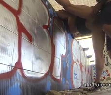 POV de policía con morena