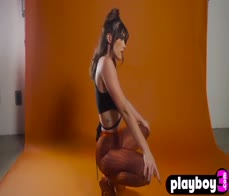 Sexy naked teen Keep Chambers shows perfect round ass after striptease