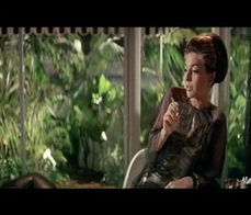 Dustin Hoffman tra una milf e un muro