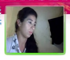 Chica latina masturbándose para sus fans