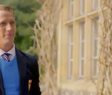 MILF francese seduce lo studente del suo cieco marito