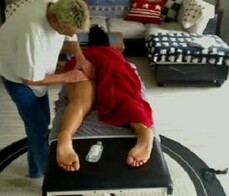 Dejando a la clienta del masaje satisfecha