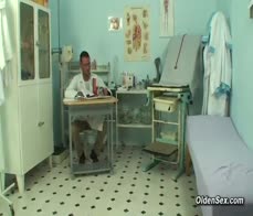 Blonde amateur MILF Kathy Sweet visits doctor Dries Breyne and gets fucked