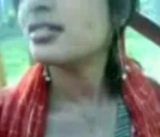 A pretty amateur Indian girl makes out with her boyfriend