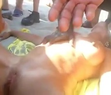 Extralubricada amateur en la playas de Brasil