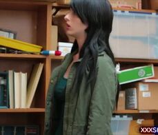 Teen shoplifter propose a blowjob and fuck after caught