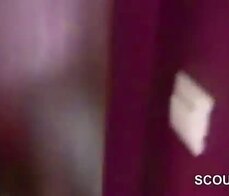 Una vera prostituta tedesca vestita in nylon viene scopata per denaro