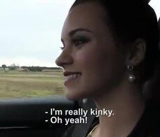 E' stata lasciata a piedi, ma c'è posto nella mia macchina