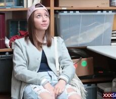 Taccheggiatrice scopa per il rilascio