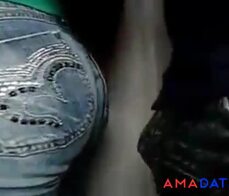 Encoxando amiga da bunda durinha com jeans