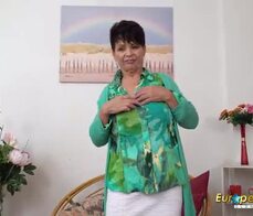 EuropeMaturE Watch her Aged Smooth Pussy Going Wet