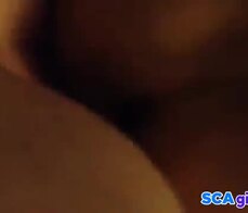 Skytte sperma i girls fitta medan hon har en orgasm