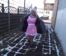 Chica alemana perforada por el fotógrafo