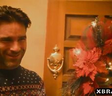 La matrigna bollente squirta sui figliastri durante il Natale 