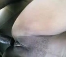 Autostoppista indiana gioca con le sue tette