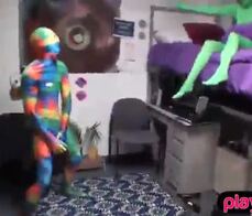 La desmadrada fiesta de los monos