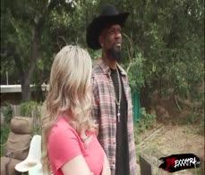 DFExxxtra.com - Damn, look at her. Let's all fuck that MILF