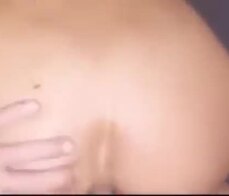 Je prend le cul de la fille de ma voisine qui jouit